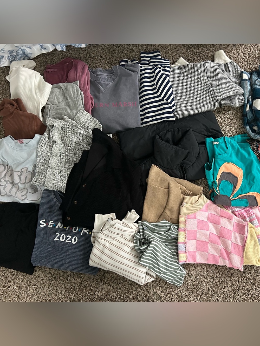 Women’s medium tops bundle ✨